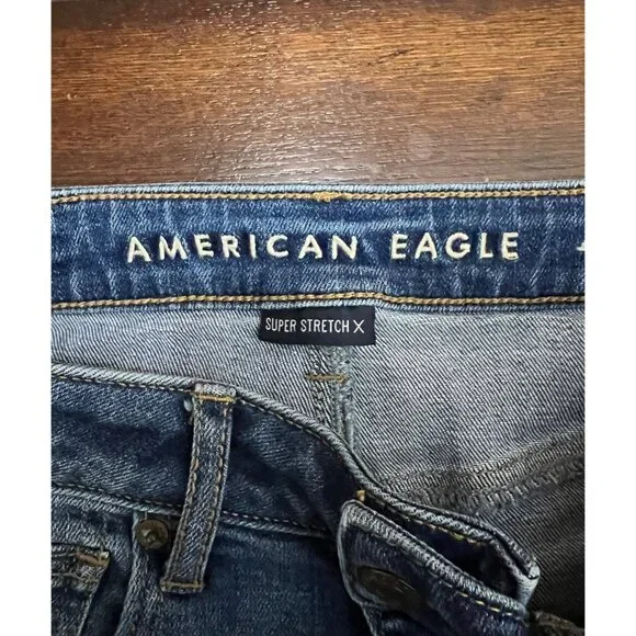 American Eagle Super Hi-Rise Shortie raw Hem Denim Jeans Size 4 - Picture 3 of 8